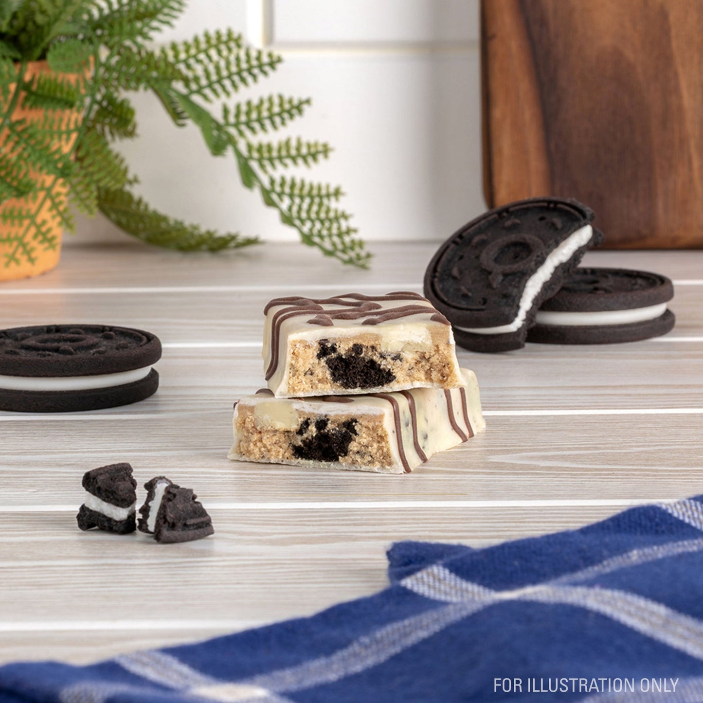 dipped-cookies-and-cream-protein-bars-m2 15807_QN_USA_ProteinBar_CAC_InterimAssetUpdate_Digital-Dipped-ProductCarouselSet_Tabletop1.jpg